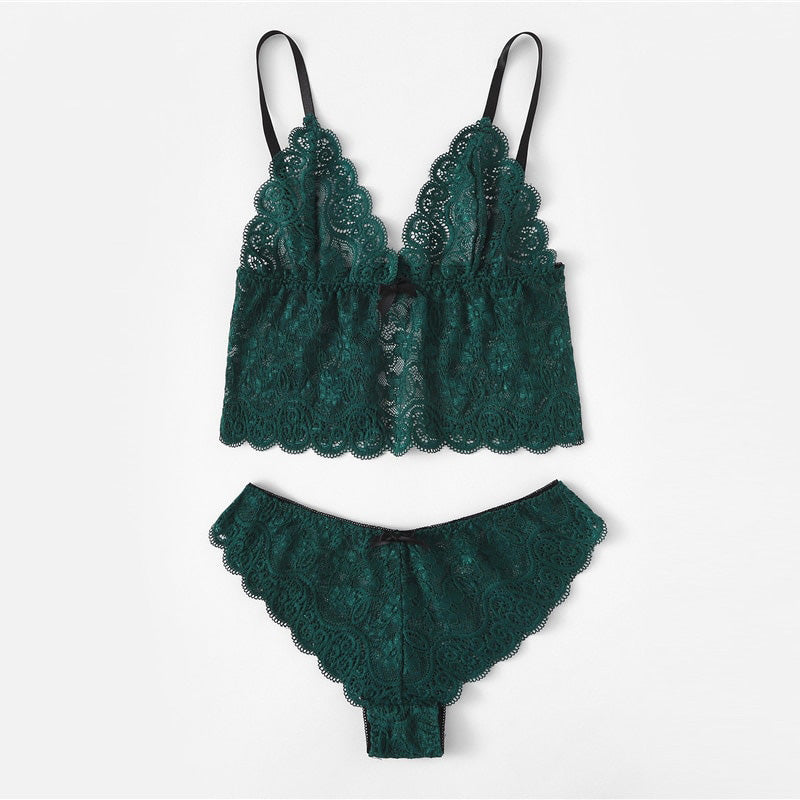 Ensemble lingerie en dentelle et satin - soutien-gorge, tanga et shorty