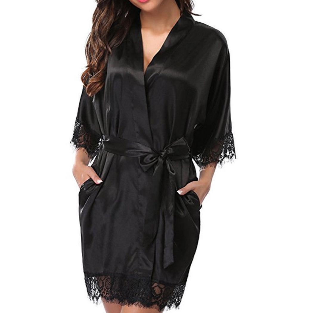 Robe de chambre en satin et dentelle