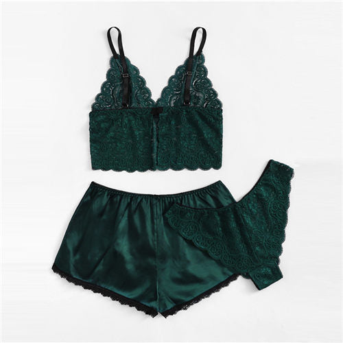 Ensemble lingerie en dentelle et satin - soutien-gorge, tanga et shorty