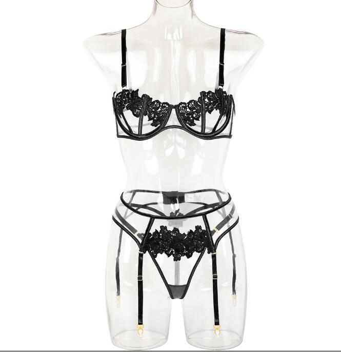 Ensemble transparent soutien-gorge, porte-jarretelle et string assorti