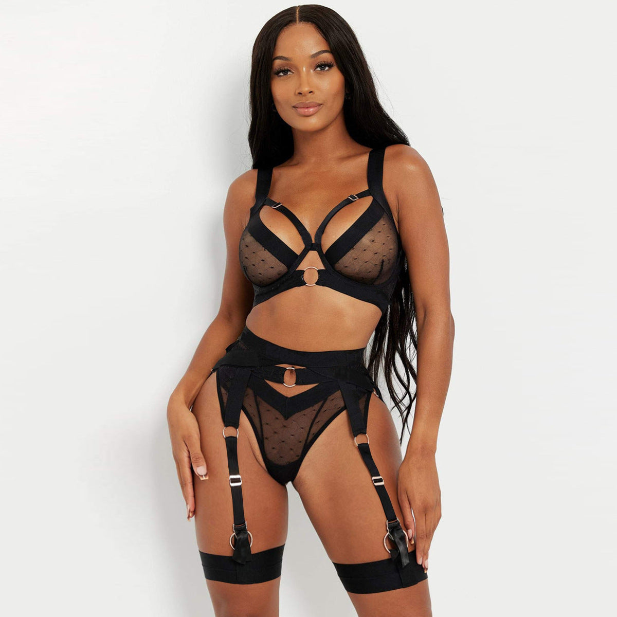 Ensemble 4 pièces en résille - soutien-gorge, string, porte-jarretelle et jarretières