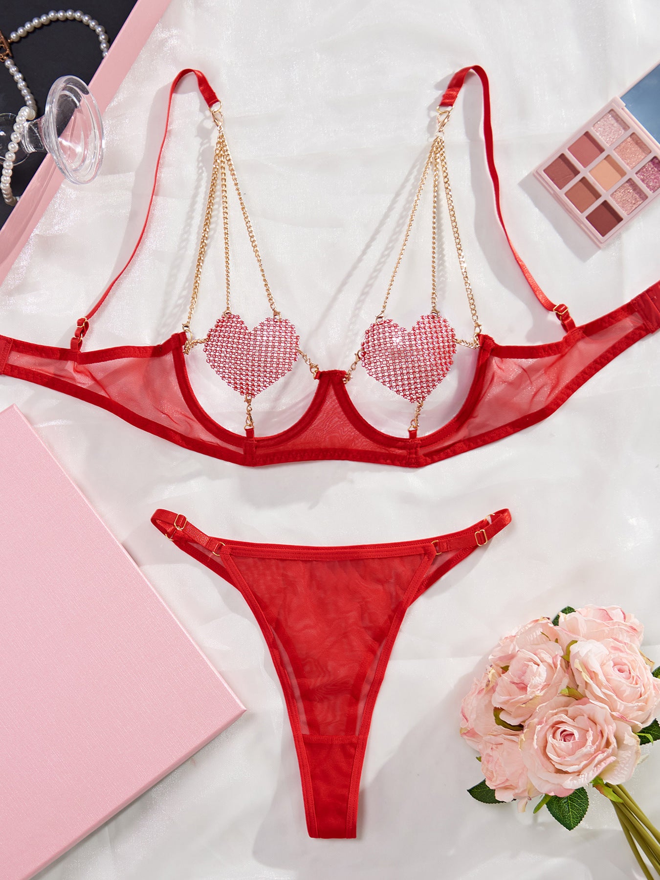 Ensemble Valentine - soutien-gorge coeur et porte-jarretelle en résille - string et gants assortis