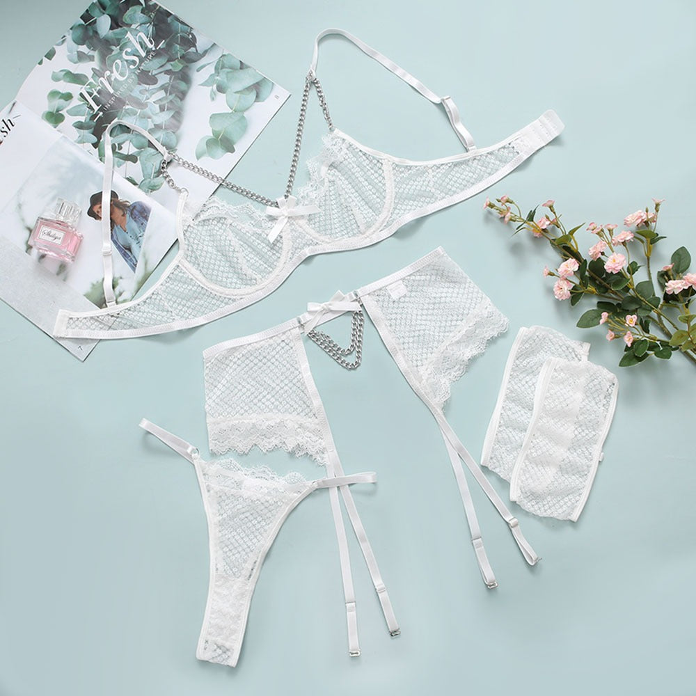 Ensemble Lingerie 3 pièces transparent - Soutien-gorge, string et porte-jarretelle - chaînette à la taille et au décolleté