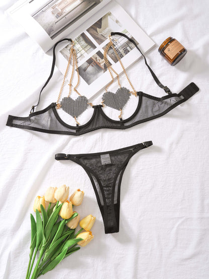 Ensemble Valentine - soutien-gorge coeur et porte-jarretelle en résille - string et gants assortis