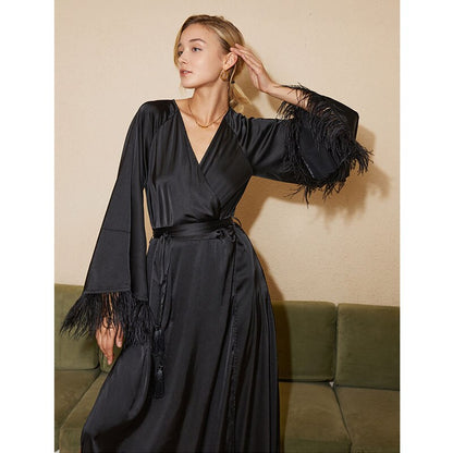 Robe de chambre en satin - plume d'autruche