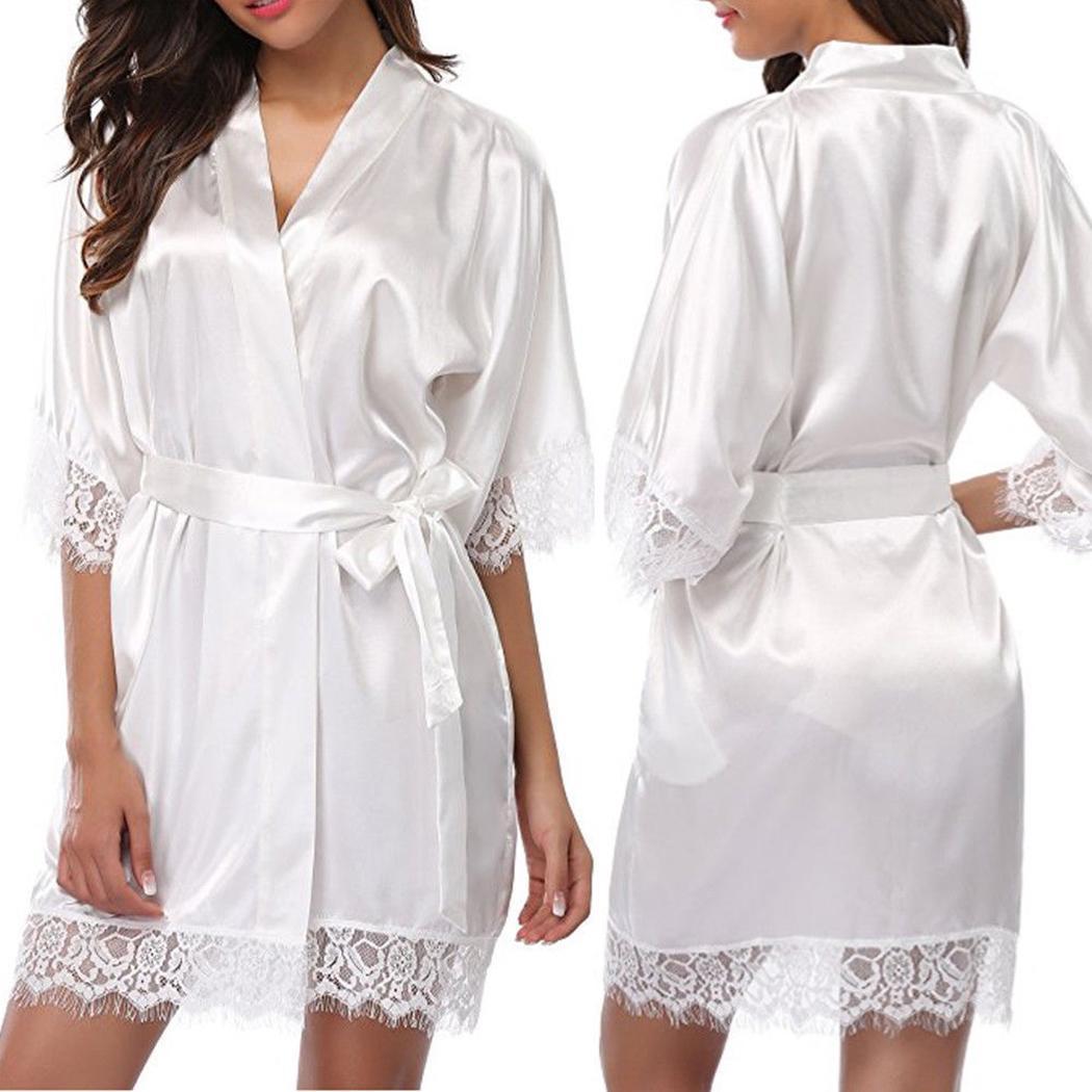 Robe de chambre en satin et dentelle