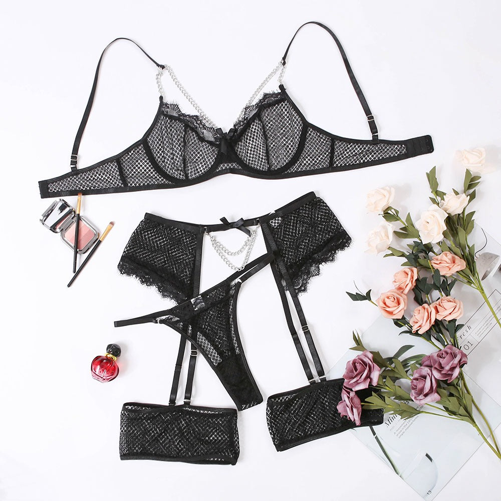 Ensemble Lingerie 3 pièces transparent - Soutien-gorge, string et porte-jarretelle - chaînette à la taille et au décolleté